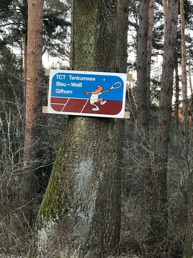 Moorhuette * Isenbuettel